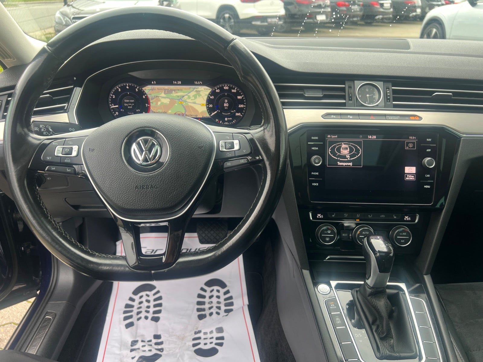 Blå VW Passat fra 2018