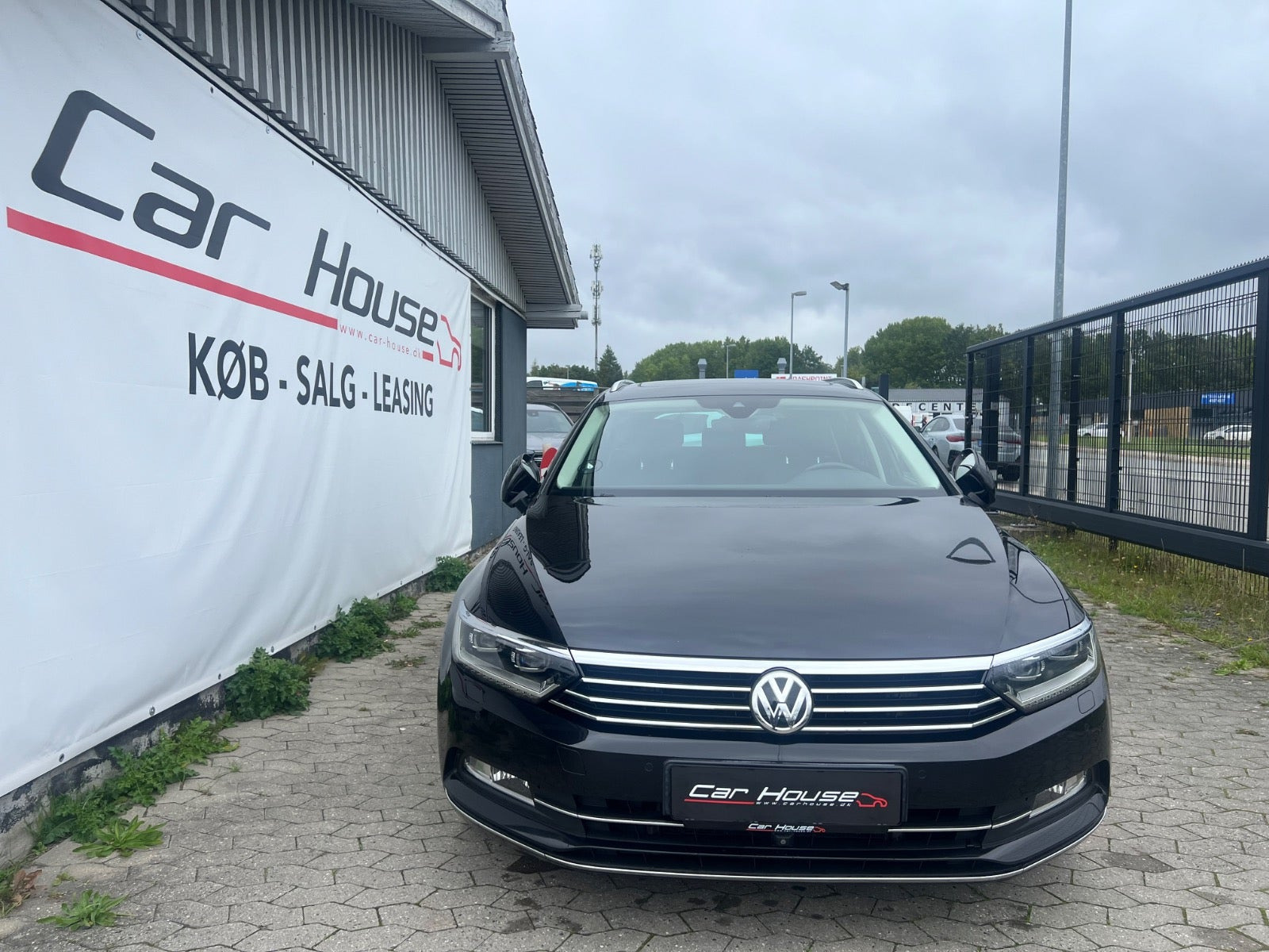 Sort VW Passat fra 2016