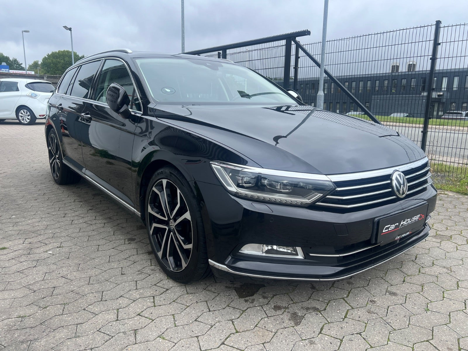 Sort VW Passat fra 2016