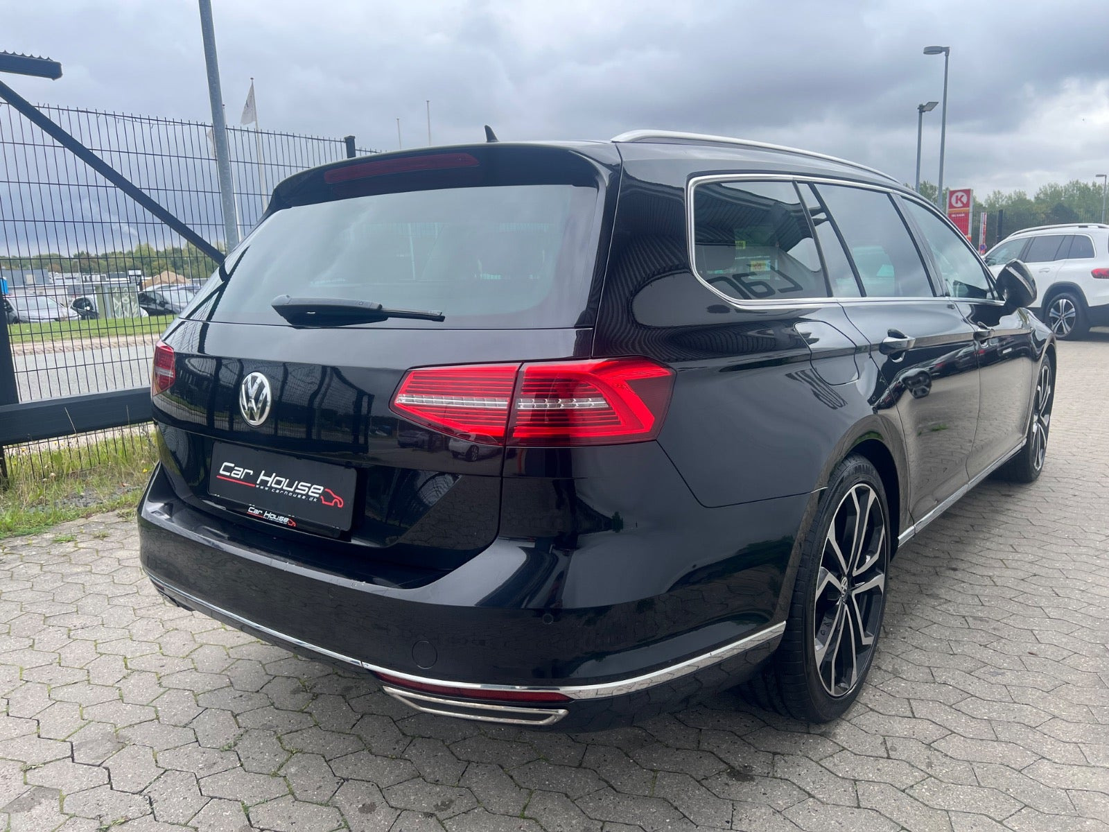 Sort VW Passat fra 2016