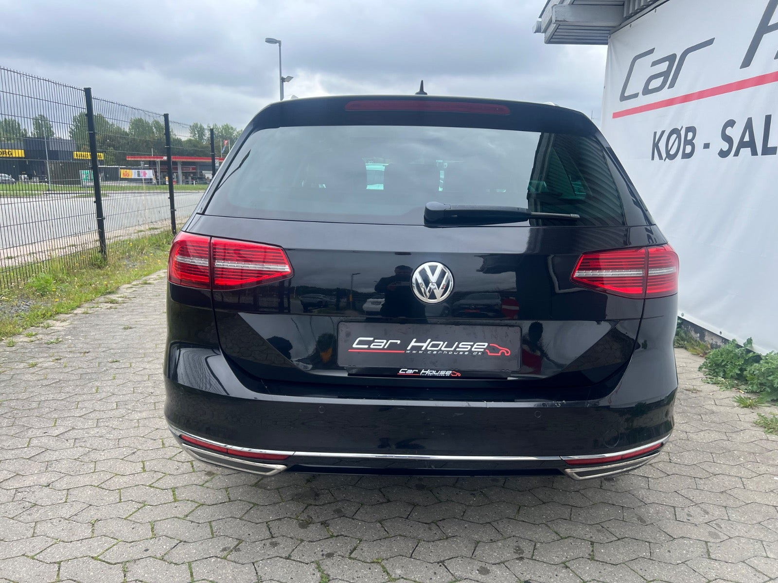 Sort VW Passat fra 2016