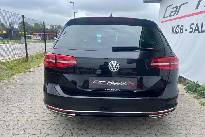 Sort VW Passat fra 2016