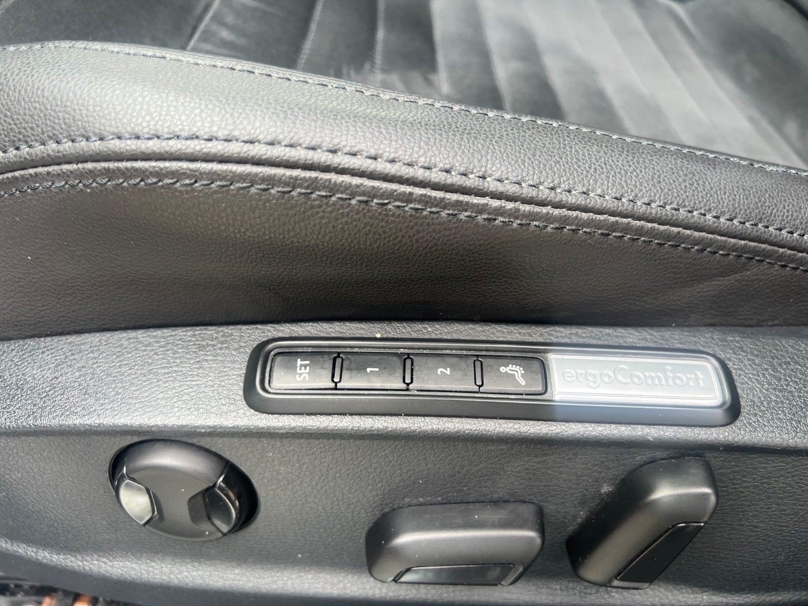 Sort VW Passat fra 2016