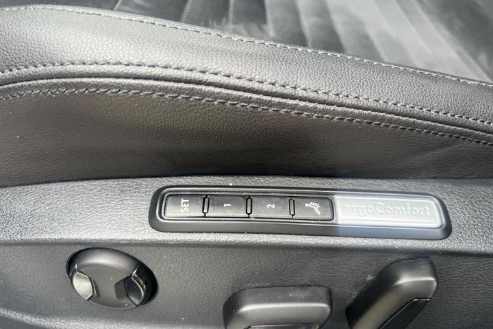 Sort VW Passat fra 2016