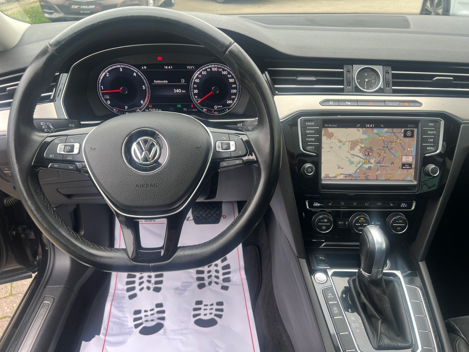 Sort VW Passat fra 2016