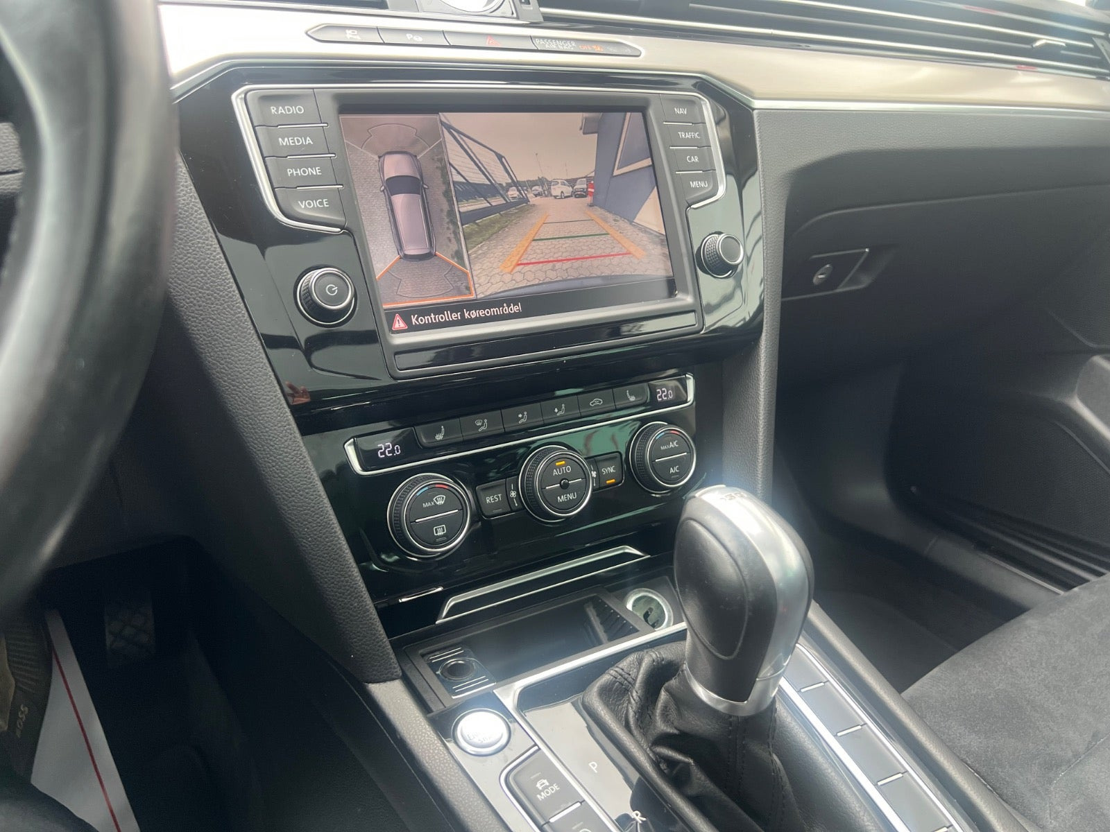 Sort VW Passat fra 2016