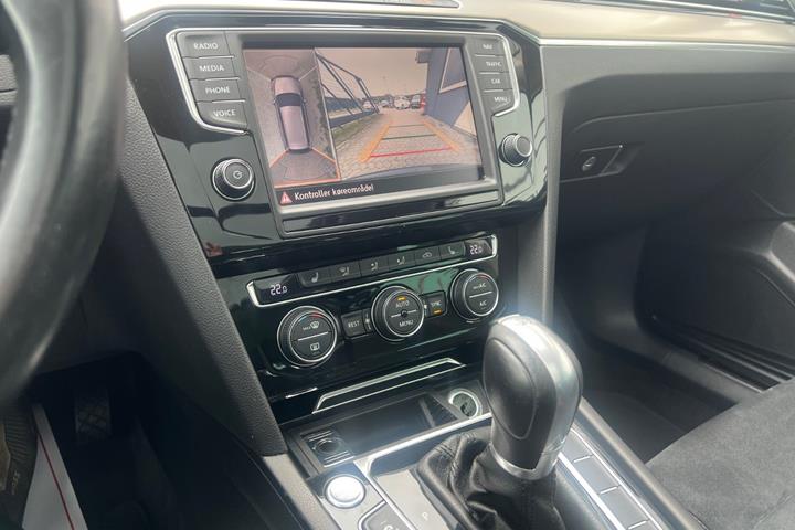 Sort VW Passat fra 2016