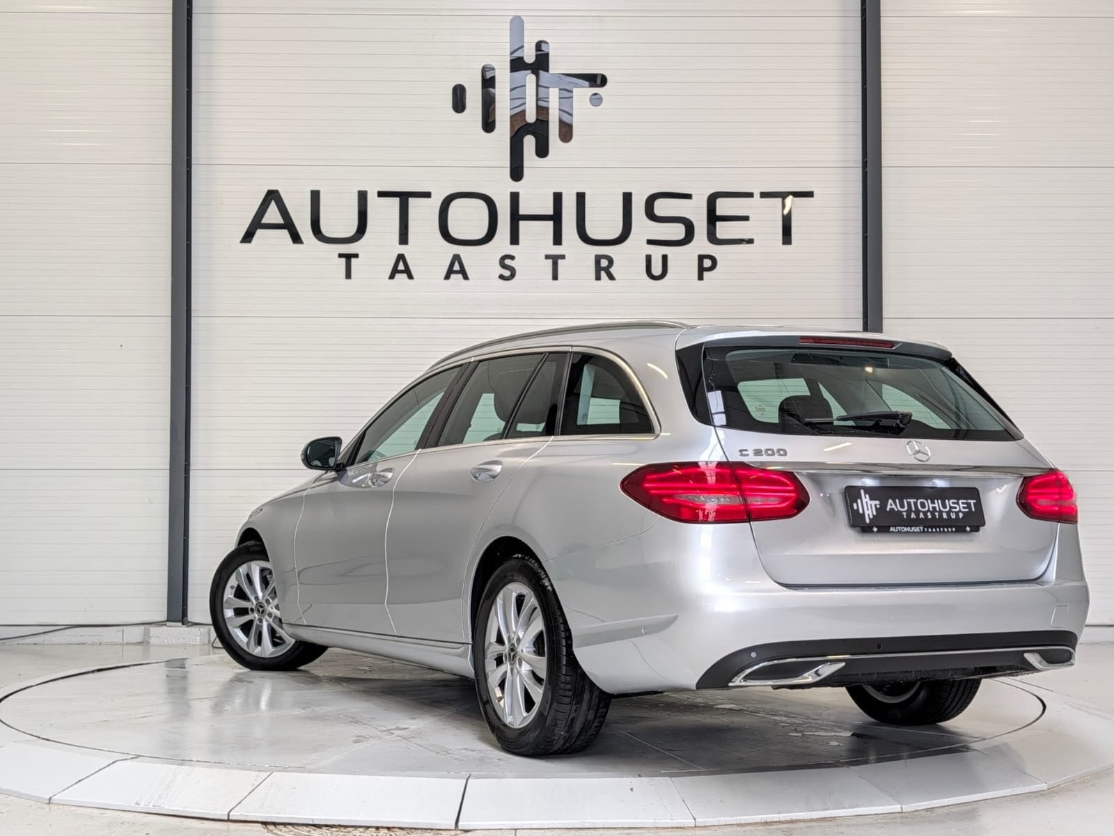 Sølv Mercedes C200 fra 2018