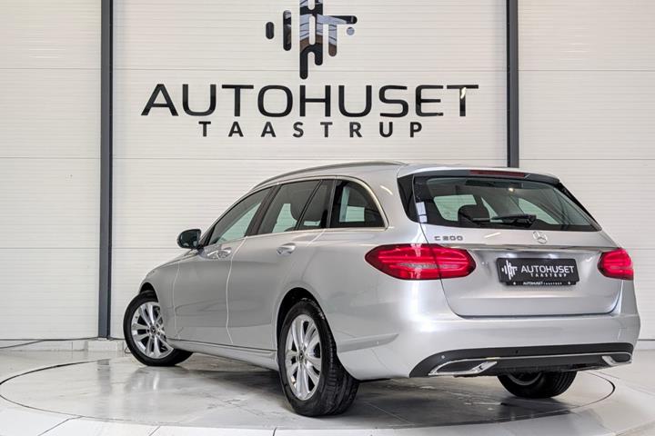 Sølv Mercedes C200 fra 2018