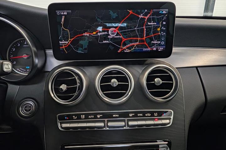 Sølv Mercedes C200 fra 2018