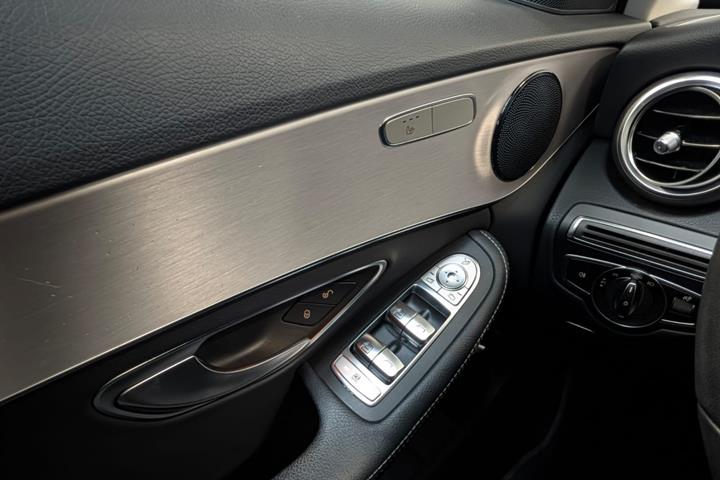 Sølv Mercedes C200 fra 2018