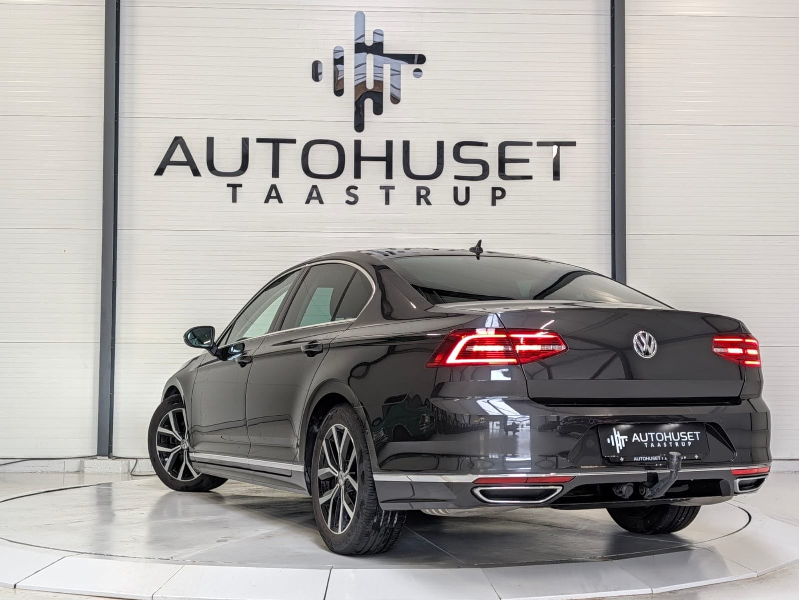 Grå VW Passat fra 2019