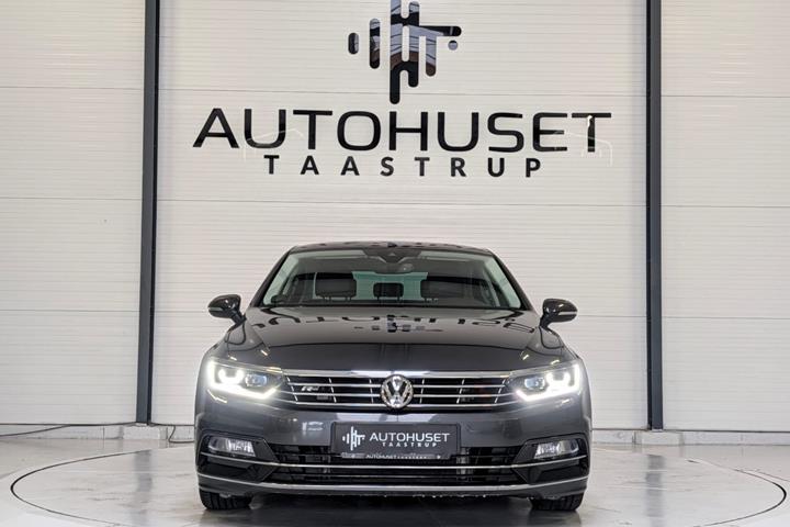 Grå VW Passat fra 2019