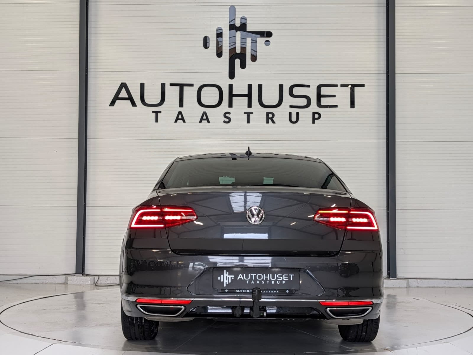 Grå VW Passat fra 2019