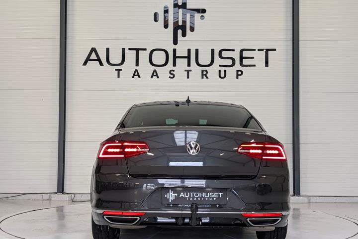 Grå VW Passat fra 2019