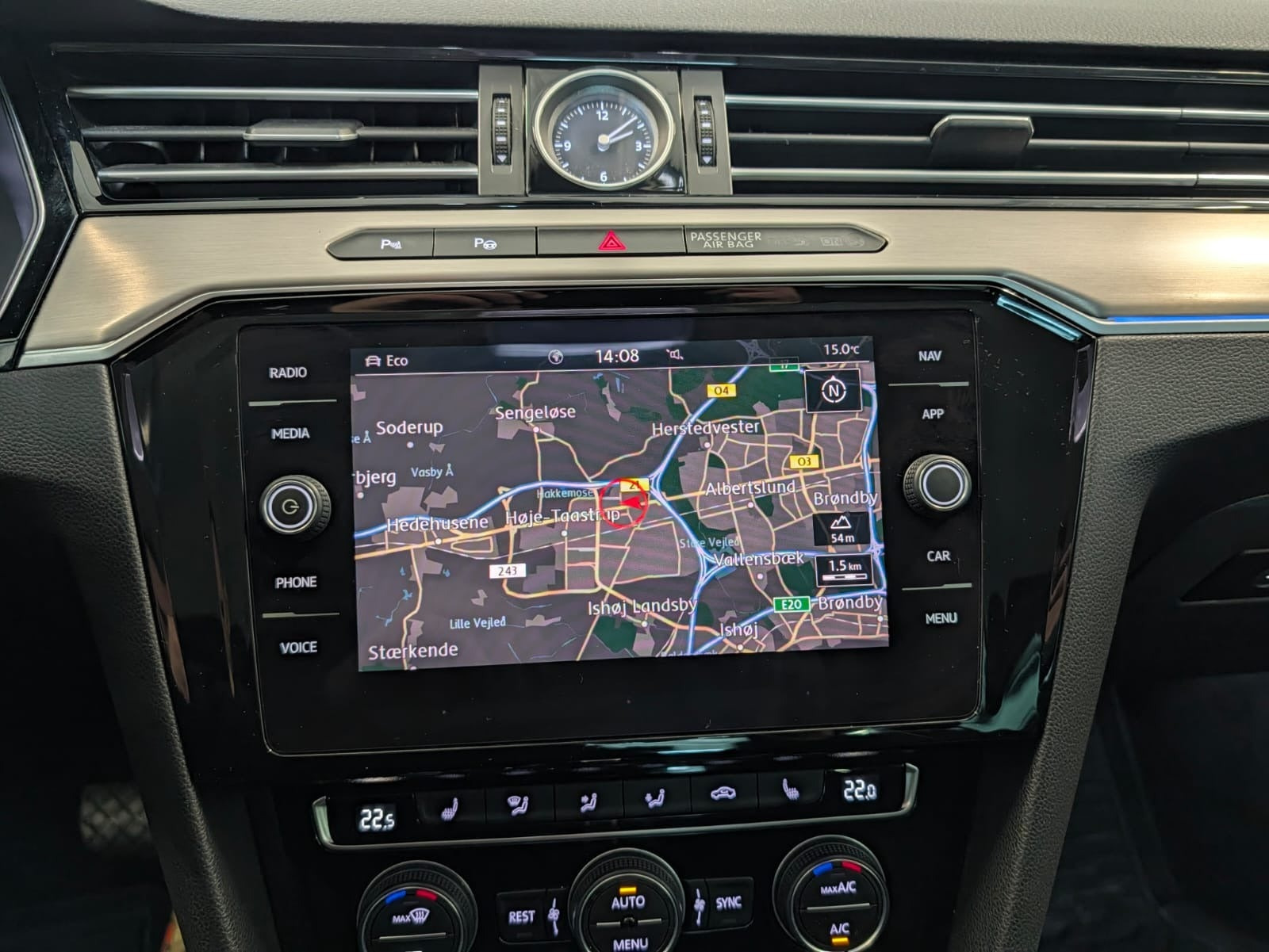 Grå VW Passat fra 2019