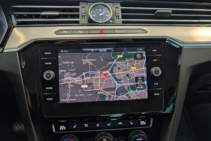 Grå VW Passat fra 2019
