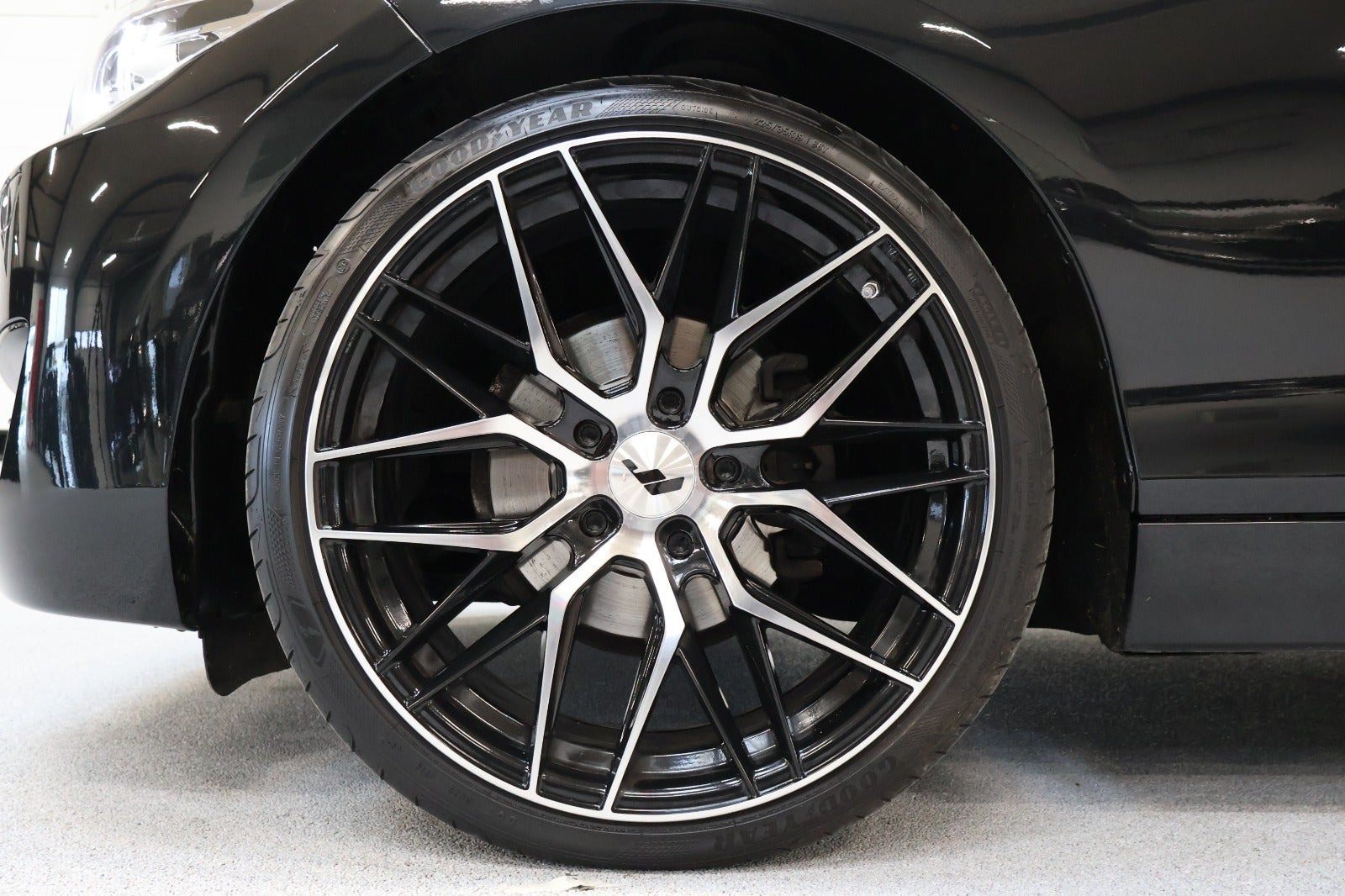 Sort BMW 218i fra 2018