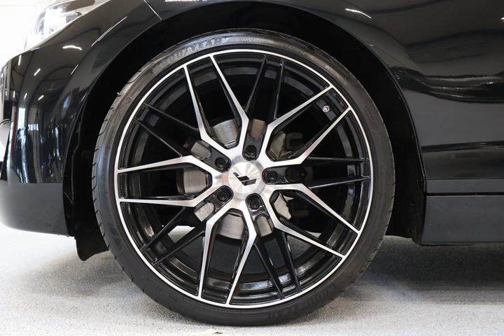 Sort BMW 218i fra 2018