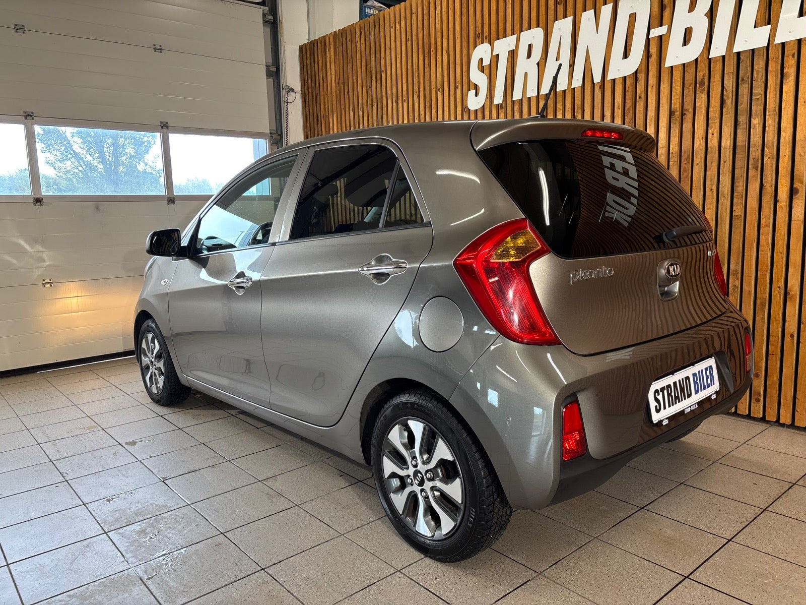 Grå Kia Picanto fra 2016