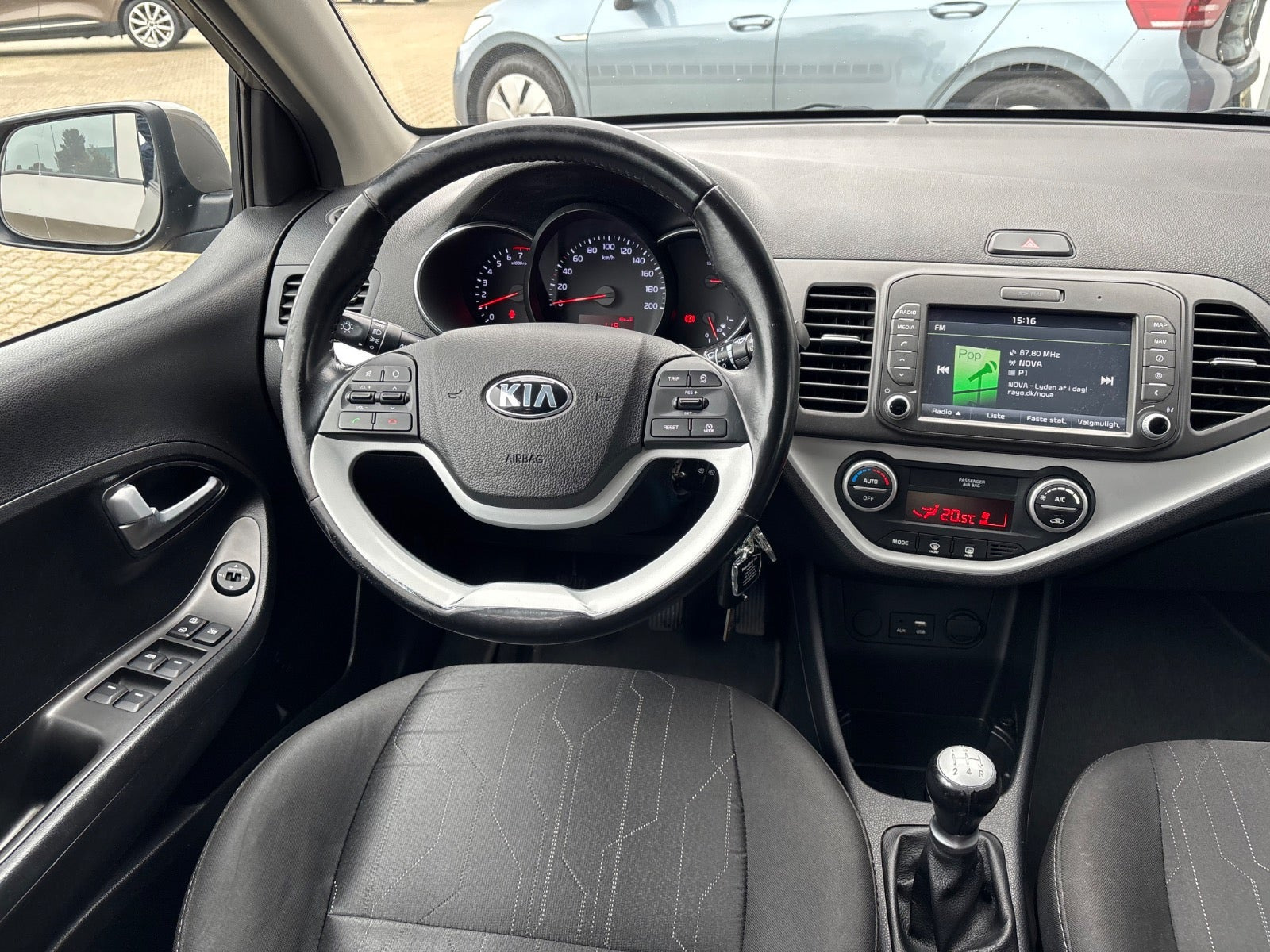 Grå Kia Picanto fra 2016