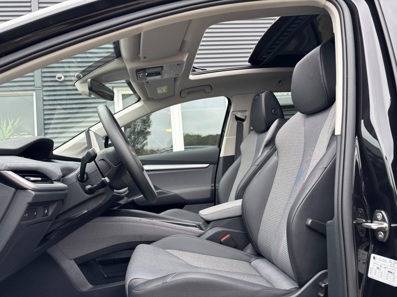 Sort Skoda Enyaq fra 2025