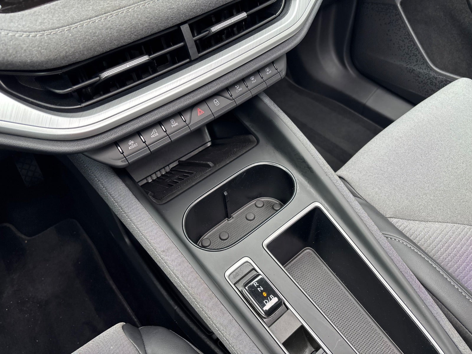 Sort Skoda Enyaq fra 2025