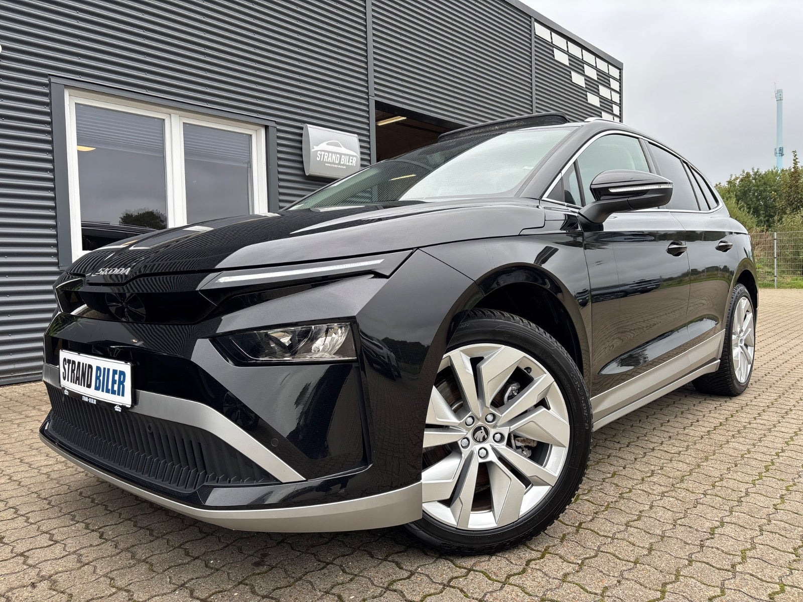 Sort Skoda Enyaq fra 2025