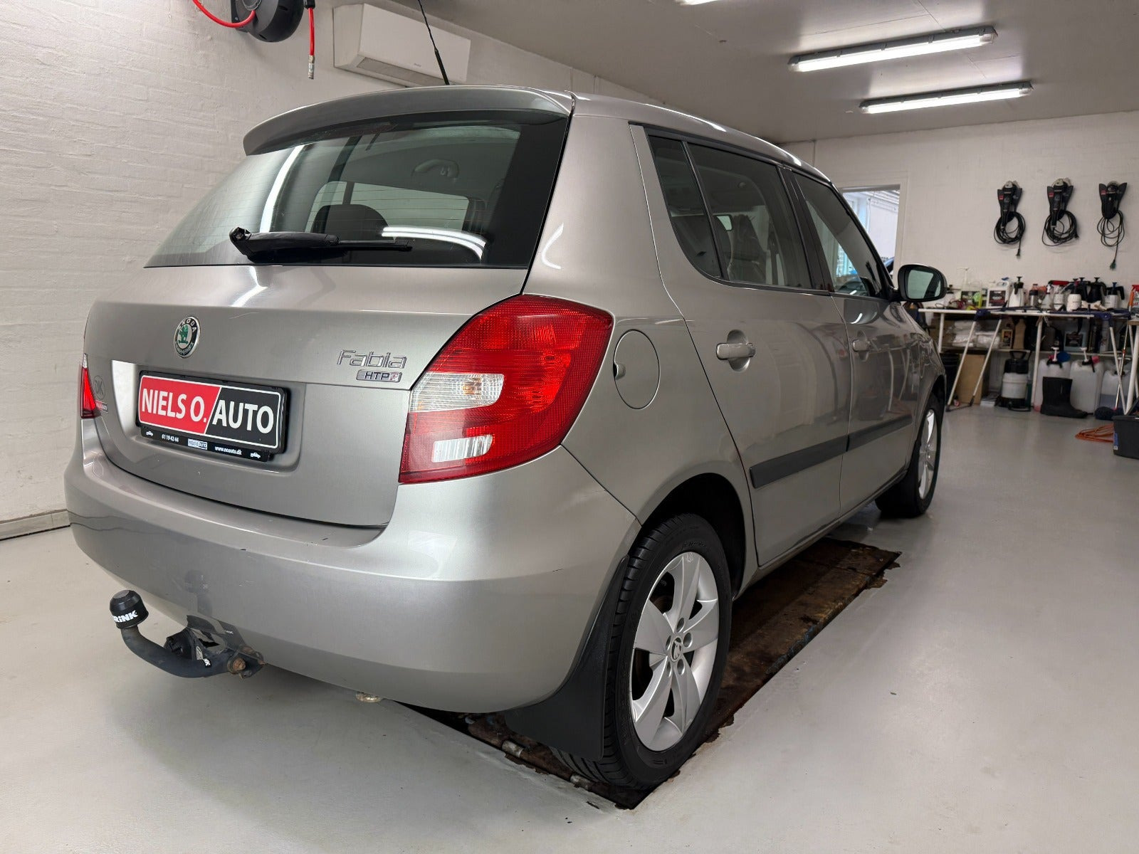 Grå Skoda Fabia fra 2008