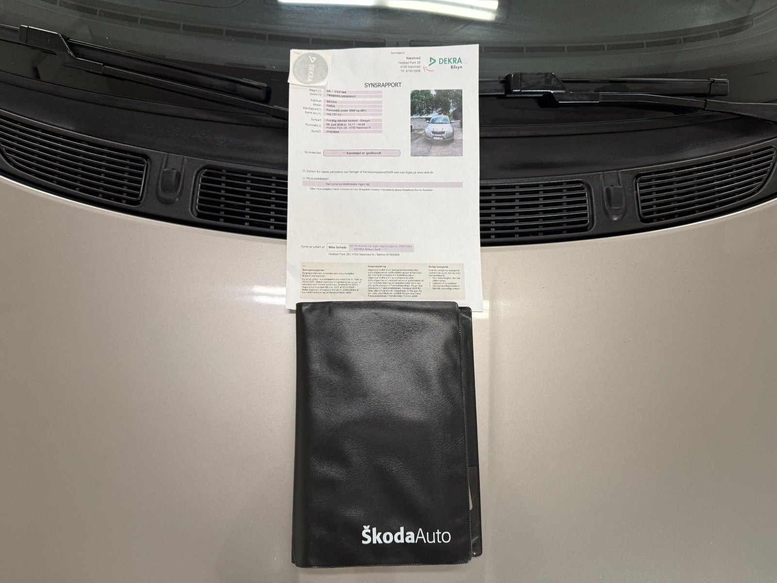 Grå Skoda Fabia fra 2008