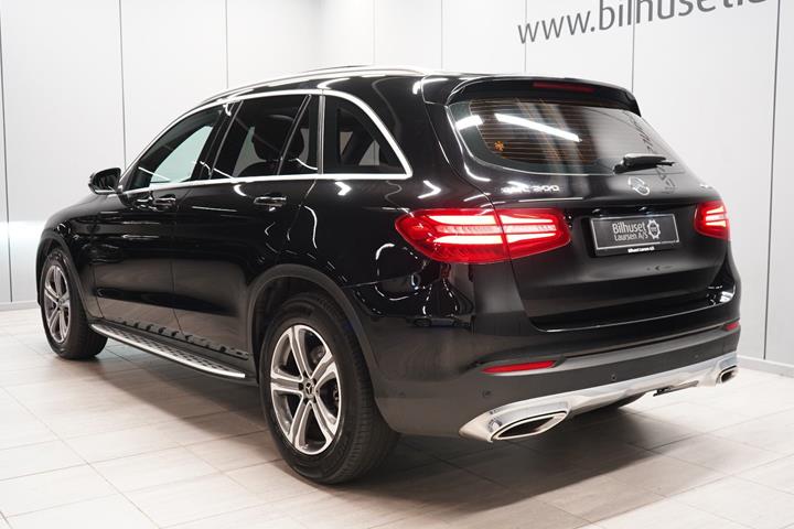 Sort Mercedes GLC300 fra 2018