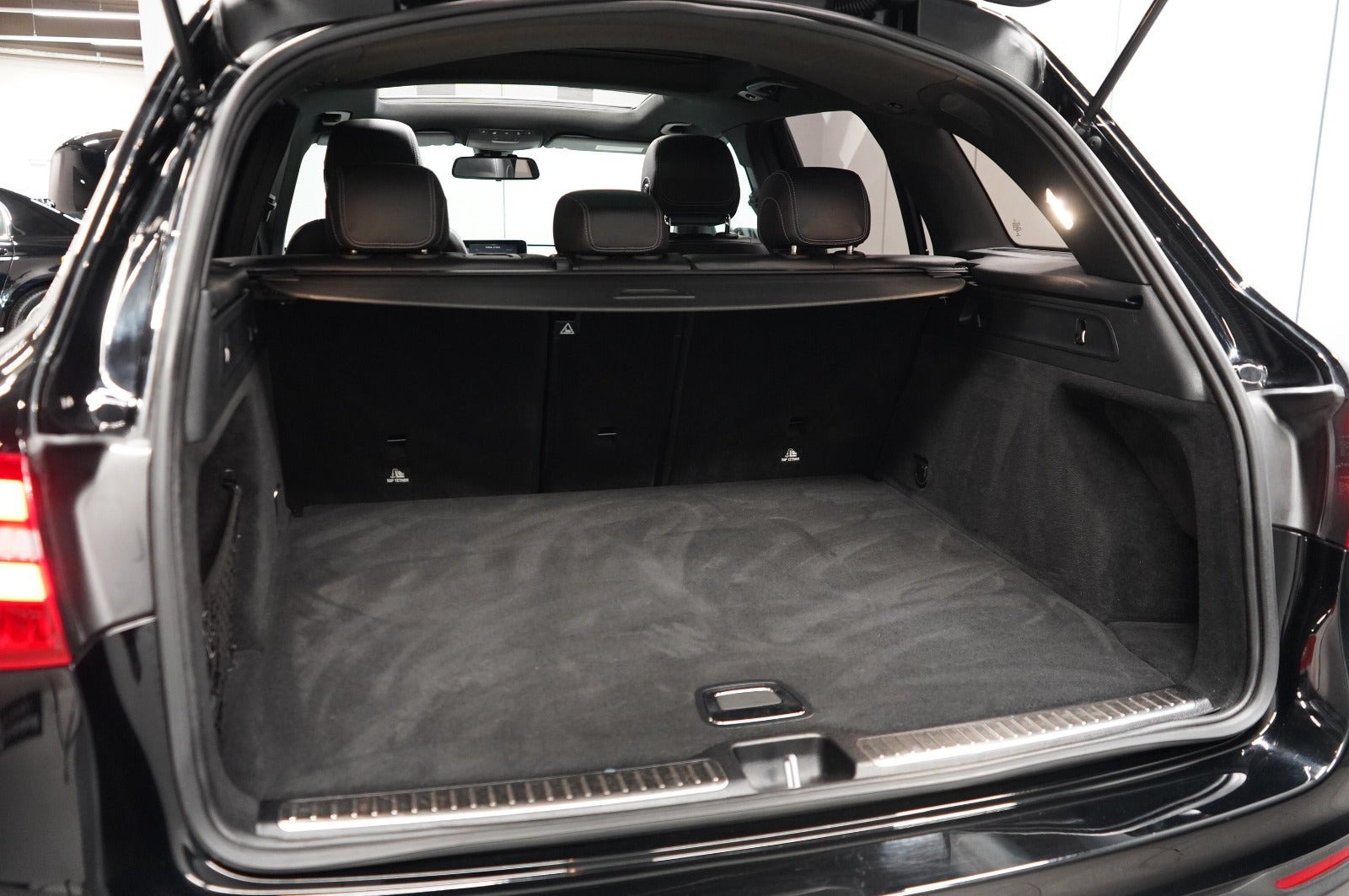 Sort Mercedes GLC300 fra 2018