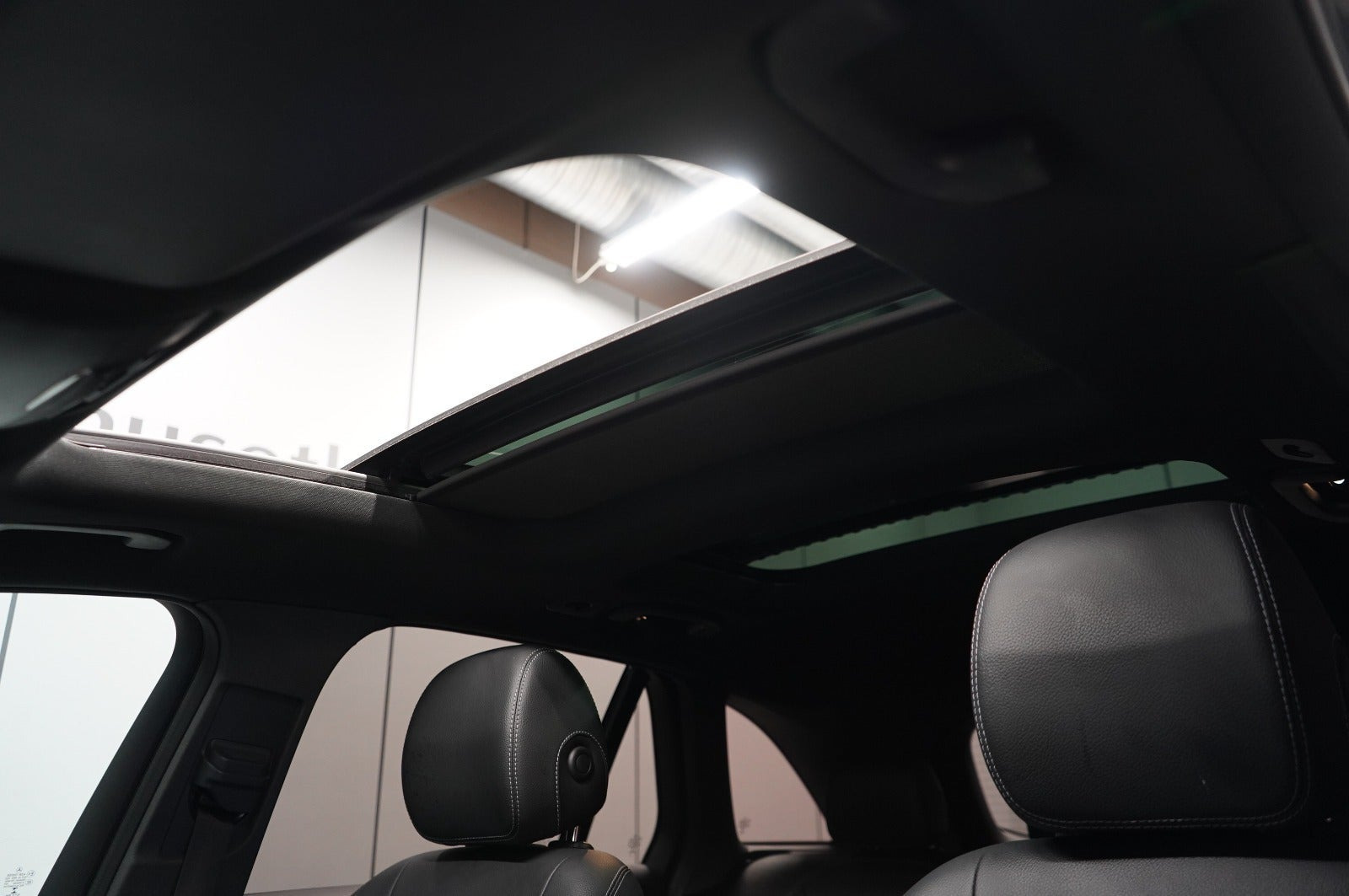 Sort Mercedes GLC300 fra 2018