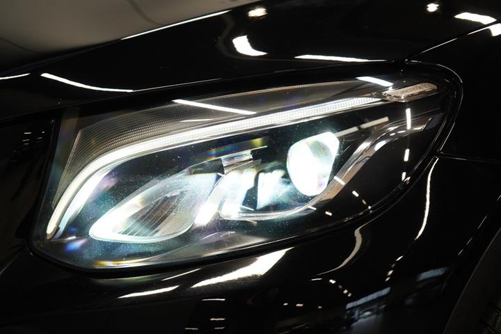 Sort Mercedes GLC300 fra 2018