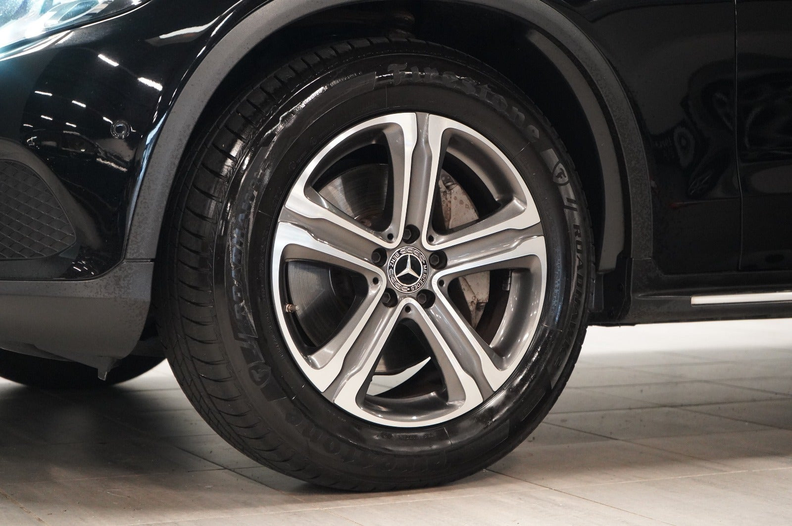 Sort Mercedes GLC300 fra 2018