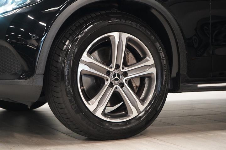 Sort Mercedes GLC300 fra 2018
