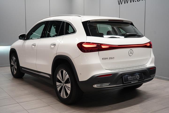 Hvid Mercedes EQA250 fra 2025