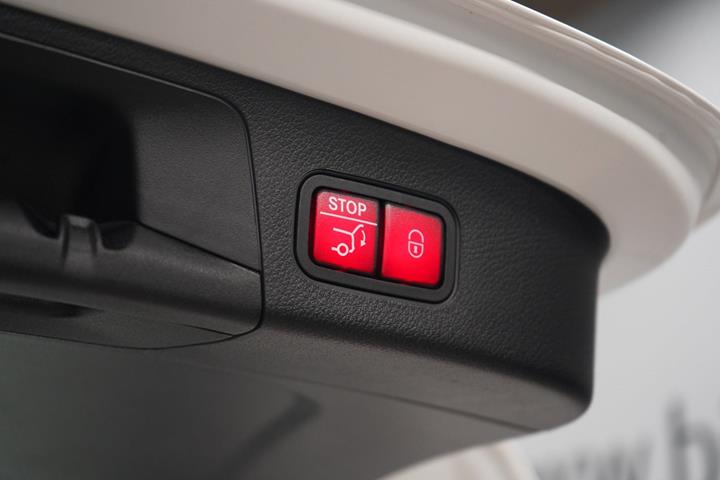 Hvid Mercedes EQA250 fra 2025
