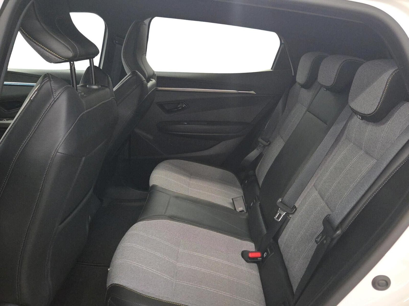 Hvid Renault Megane E-Tech fra 2023