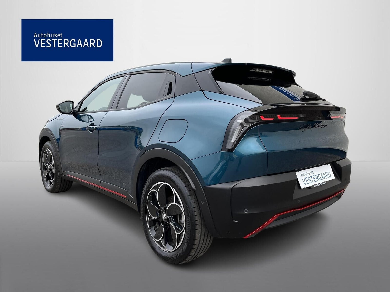 Blå Alfa Romeo Junior fra 2024