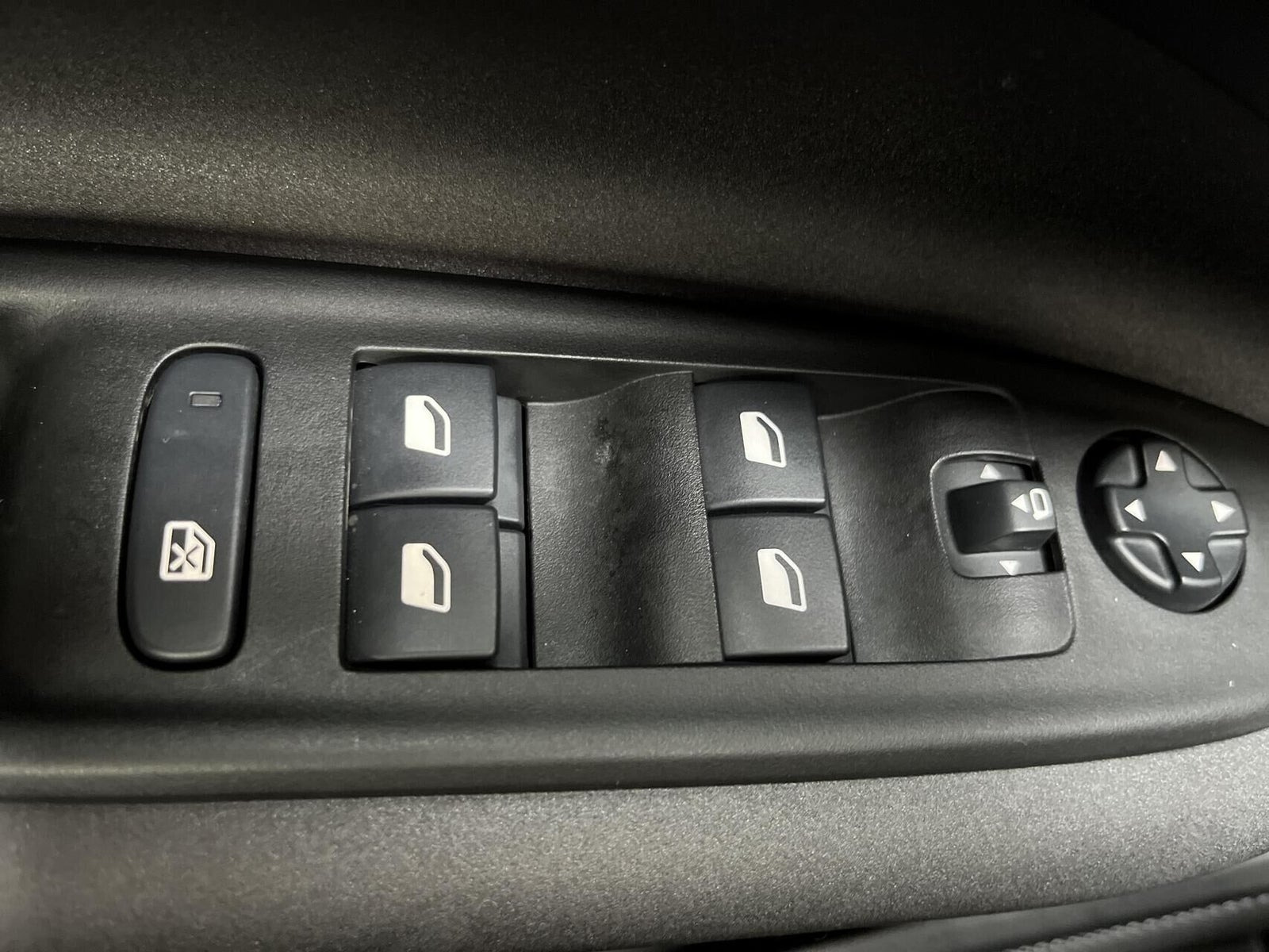 Blå Alfa Romeo Junior fra 2024