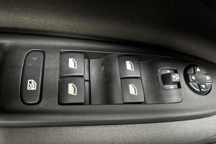 Blå Alfa Romeo Junior fra 2024