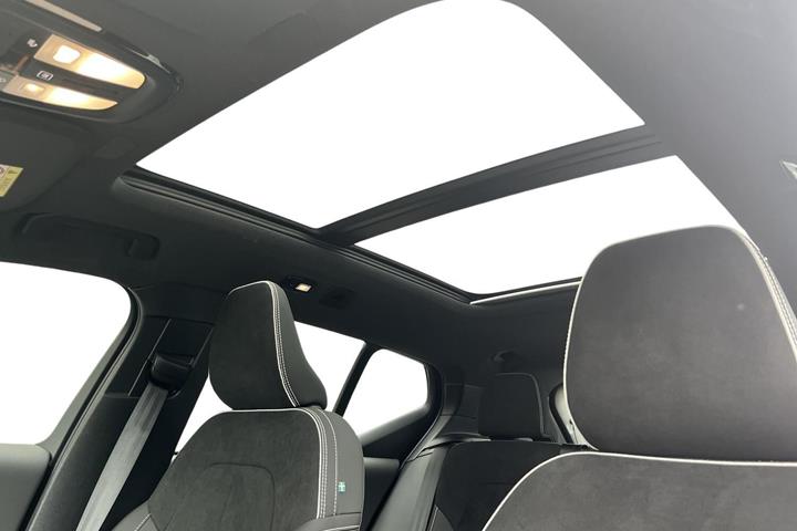Sort Volvo EX40 fra 2026