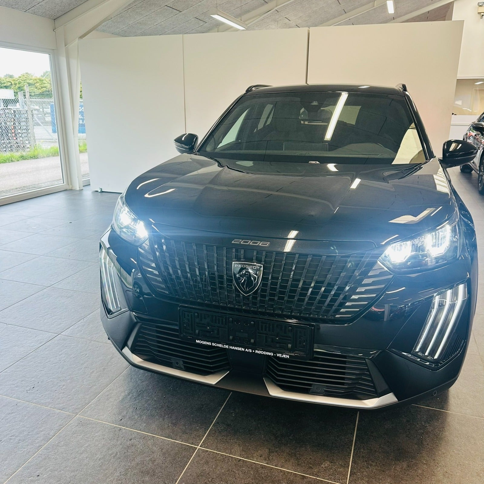 Sort Peugeot 2008 fra 2023