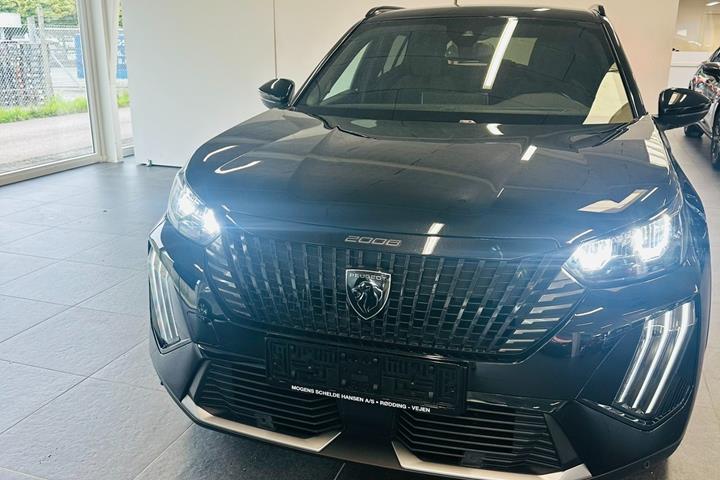 Sort Peugeot 2008 fra 2023
