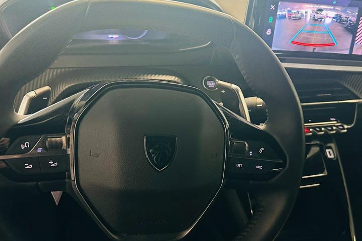 Sort Peugeot 2008 fra 2023