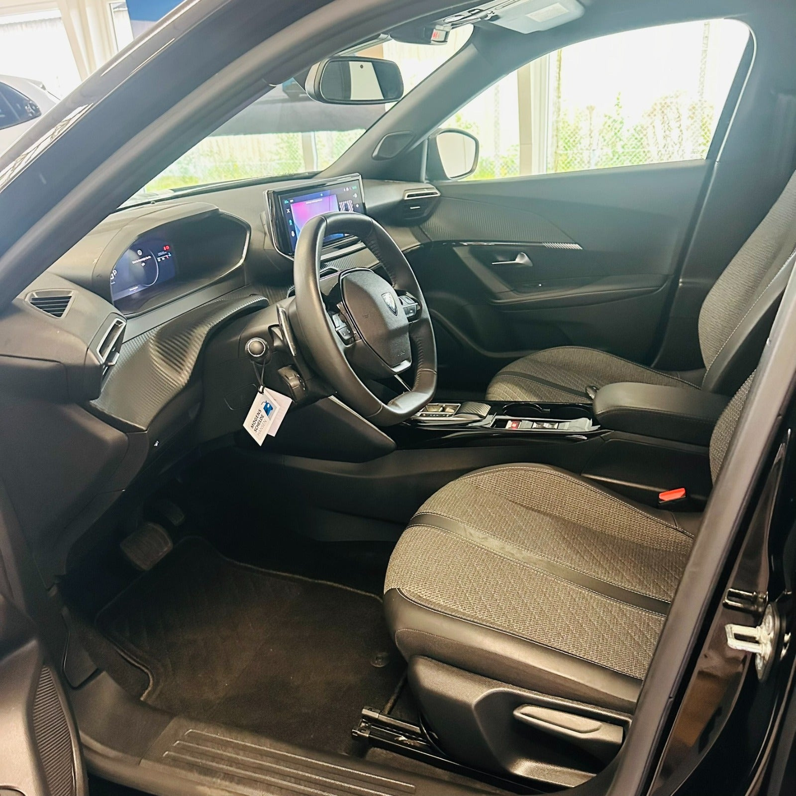 Sort Peugeot 2008 fra 2023