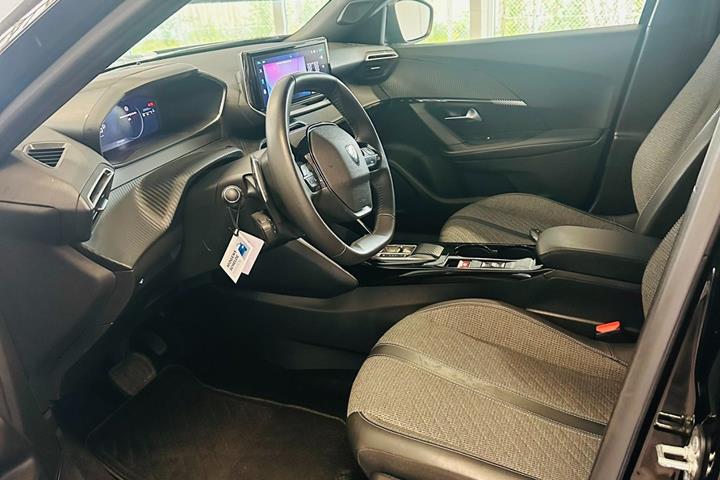 Sort Peugeot 2008 fra 2023