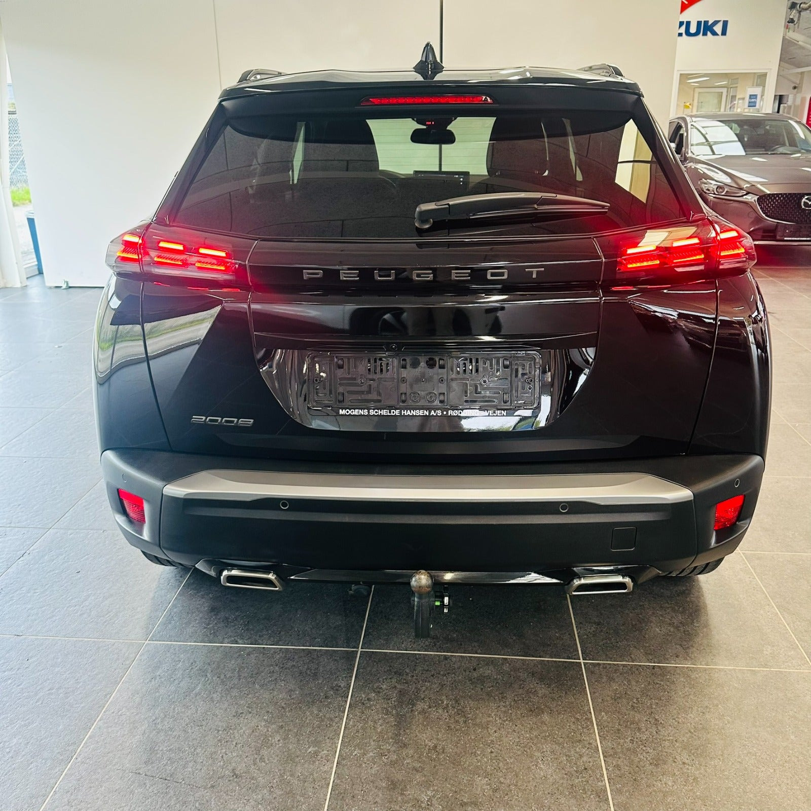 Sort Peugeot 2008 fra 2023