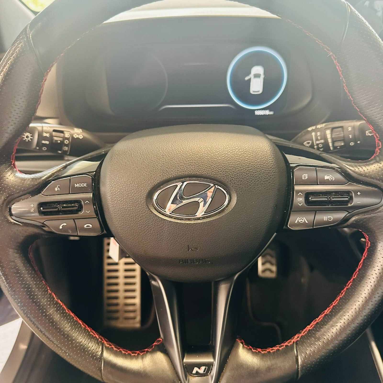 Grå Hyundai i20 fra 2022